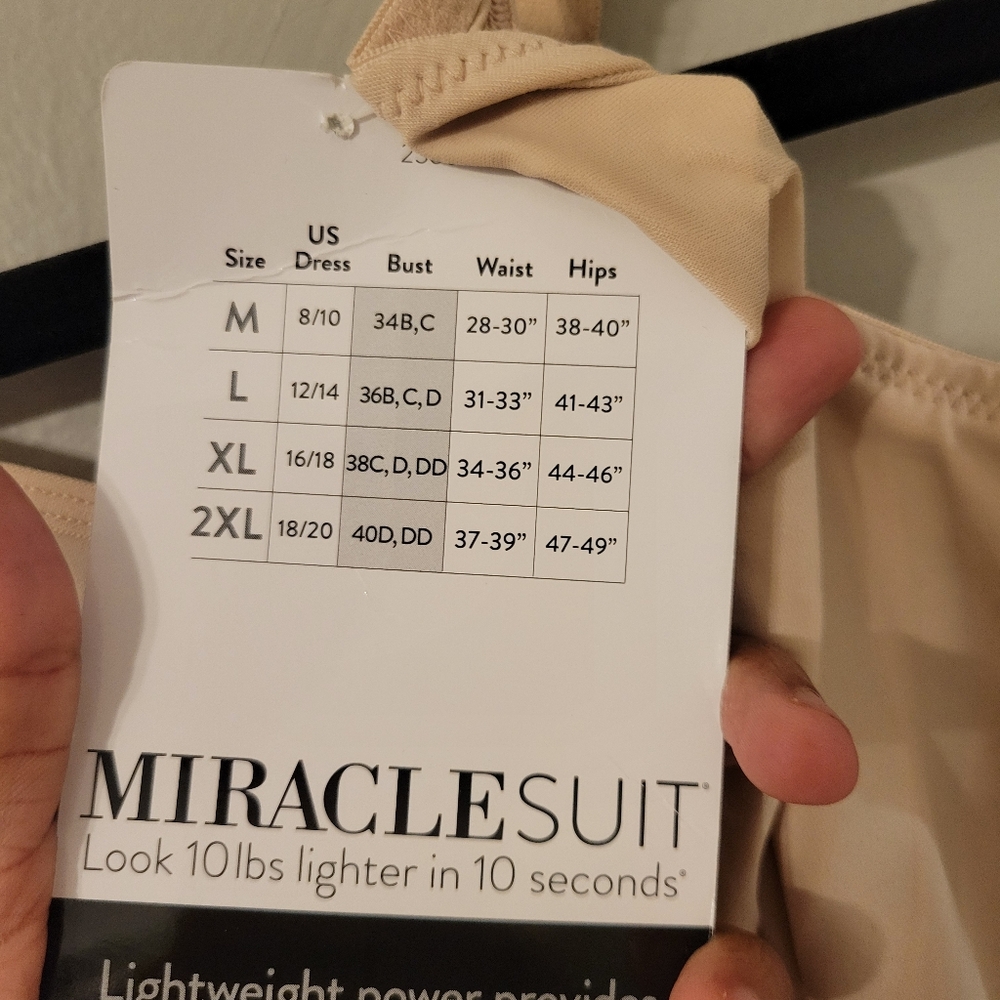 MiracleSuit Women's Shapewear. Size XL - Picture 7 of 7